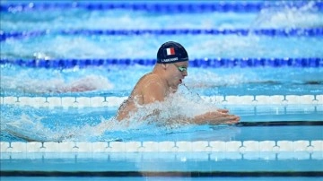 Fransız yüzücü Leon Marchand, olimpiyat rekoru kırarak altın madalya kazandı