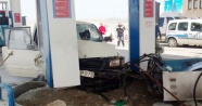 Freni boşalan araç petrol istasyonuna girdi: 6 yaralı