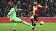 Galatasaray'da sağ elinde kırık oluşan Ömer Bayram ameliyat edildi