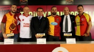 Galatasaray klasik formalarını tanıttı