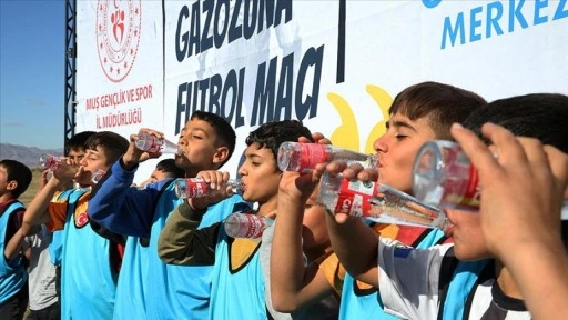 'Gazozuna maç' organizasyonlarıyla çocukları spora yönlendiriyorlar