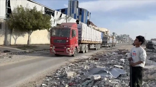 Gazze'de ateşkesin ilk gününde 552 yardım tırı bölgeye girdi