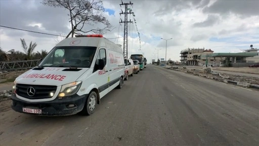 Gazze'deki hasta ve yaralı Filistinlileri nakledecek araçlar Refah'a ulaştı