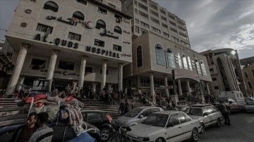 Gazze'deki Kudüs Hastanesi, yakıt sıkıntısı nedeniyle çalışmalarını kısıtlamak zorunda kaldı
