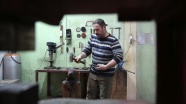 Geleneksel Türk kılıçlarını asırlık teknikle yeniden üretiyor