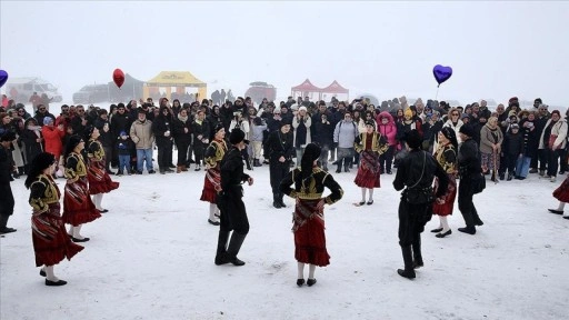 Giresun'da doğa tutkunları Kümbet Yaylası'ndaki kar festivalinde buluştu