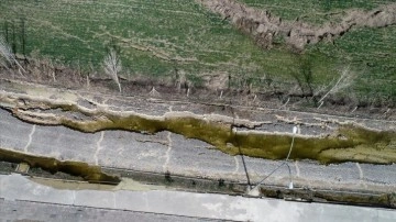 Gölbaşı Gölleri Tabiat Parkı'nda depremle oluşan hasar havadan görüntülendi