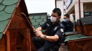 Gönüllü polisler devletin şefkat elini &#039;sevimli dostlara&#039; uzattı