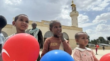 Gönüllüler hediyeleriyle Etiyopyalı çocuklara bayram sevinci yaşattı
