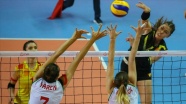 Göztepe-Karşıyaka voleybol maçında olaylar nedeniyle tribünlerin boşaltılmasına karar verildi