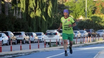 Gündüz balık ağı örüyor akşam maratona hazırlanıyor