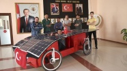 Güneş enerjisiyle çalışan otomobil yaptılar