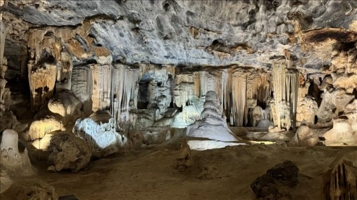 Güney Afrika'nın en eski turistik cazibe merkezi Cango Mağaraları