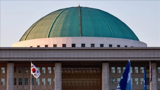 Güney Kore'de polis, sıkıyönetim soruşturması kapsamında Devlet Başkanlığı Ofisine baskın düzenledi