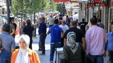 Gurbetçiler baba ocağı 'Kuluforniya'nın nüfusunu her yaz üçe katlıyor