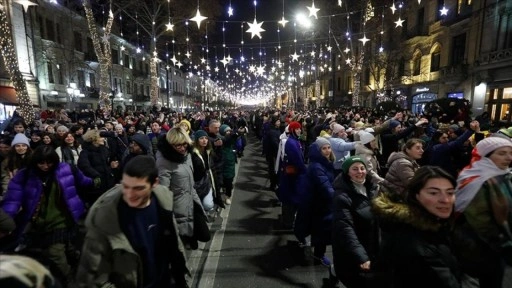 Gürcistan'da AB yanlısı binlerce kişi Tiflis sokaklarında yürüdü