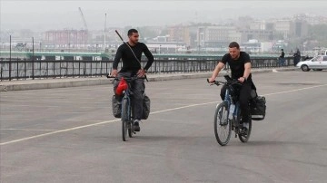 Hacca gitmek için Fransa'dan bisikletle yola çıkan iki kişi Tekirdağ'a geldi