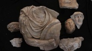 Hadrian Tapınağı kazısında arkeologlar 'parçaları birleştirerek' geçmişe ışık tutuyor