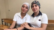 Hafıza kaybı yaşayan 'iki dost' anılarını okul sıralarında arıyor