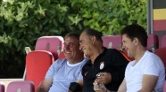Hagi ve Popescu, Galatasaray antrenmanını ziyaret etti