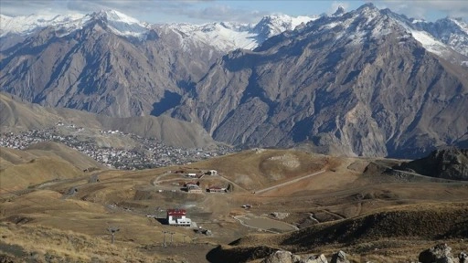 Hakkari'deki Merga Bütan Kayak Merkezi'nde gece de kayak yapılabilecek