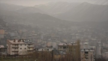 Hakkari'de sağanak ve dolu etkili oldu