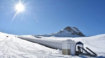 Hakkari'deki 2 bin 800 rakımlı kayak merkezi tek pistte sezonu açıyor