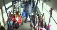 Halk otobüsünde bavul hırsızlığı kamerada