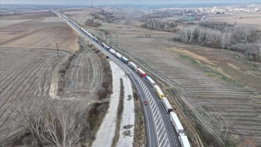 Hamzabeyli Sınır Kapısı'nda 25 kilometrelik tır kuyruğu oluştu