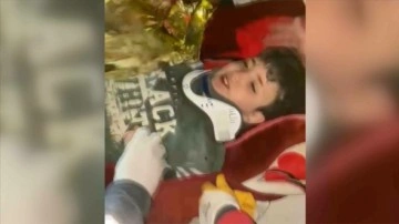 Hatay'da 9 yaşındaki Yiğit, 160 saat sonra enkazdan sağ çıkarıldı