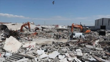 Hatay'da bina yıkım ve enkaz kaldırma çalışmaları 29 mahallede sürdü