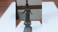 Havalimanında tanrıça heykelciğiyle yakalandı