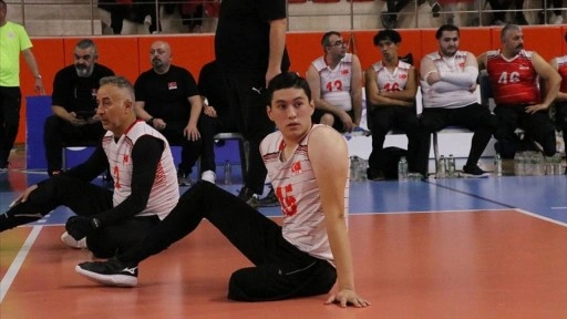 Hayalleri yarım kalmayan ampute voleybolcu ay-yıldızlı formayla ter döküyor