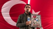 HDP önünde eylem yapan babanın evlat sevinci