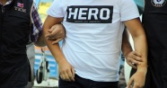 'Hero' yazılı tişörtle sınava girdi gözaltına alındı