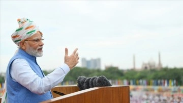 Hindistan Başbakanı Modi, sömürge döneminden kalma 2 bin yasayı kaldırdığını duyurdu
