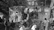 Hindistan'da Babri Camisi'nin yıkılmasıyla ilgili çeşitli suçlardan yargılanan 32 kişi ber