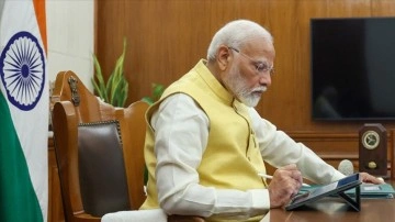 Hindistan'da üçüncü kez başbakan seçilen Modi, ilk Bakanlar Kurulu toplantısını yaptı