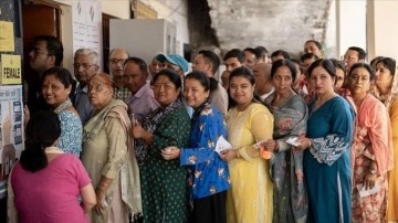 Hindistan'da yaklaşık 6 hafta süren genel seçimlerin ardından oy sayım işlemi başladı
