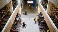 Hollanda'da dünyanın en büyük bisiklet parkı açıldı