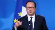 Hollande, Macron'a oy verilmesi çağrısını yineledi