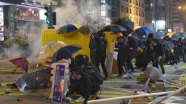 Hong Kong'da yeni seçilen belediye meclisi üyelerinden protestoculara destek