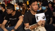 Hong Kong'da yüzlerce öğrenci oturma eylemi düzenledi