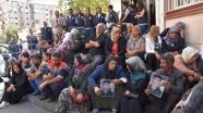 HÜDA PAR'dan Diyarbakır annelerinin oturma eylemine destek
