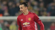 Ibrahimovic 1 yıl daha Manchester United'da