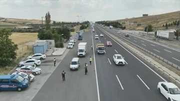 İçişleri Bakanı Yerlikaya, bir haftalık trafik denetimi verilerini açıkladı: 2 milyon 526 bin 729 araç denetlendi