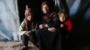 İdlib&#039;deki kamplarda ilk iftar yoksulluğun pençesinde yapıldı