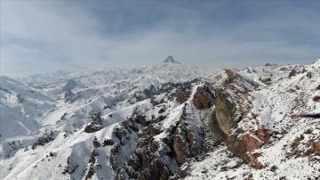 Iğdır'daki Testere Vadisi'nde kar güzelliği