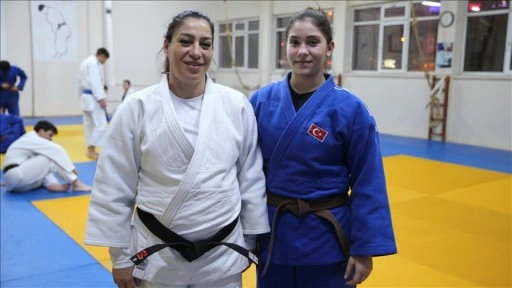 İlkleri başaran anne ile izinden giden kızının judo hikayesi