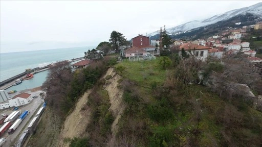 İnebolu'da aşırı yağışlar heyelana yol açtı